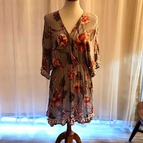 Cleanout Sale!! 🔥🔥 Dropped Prices!Lulu's xl dress, lite teal/green base color - Picture 1 of 5